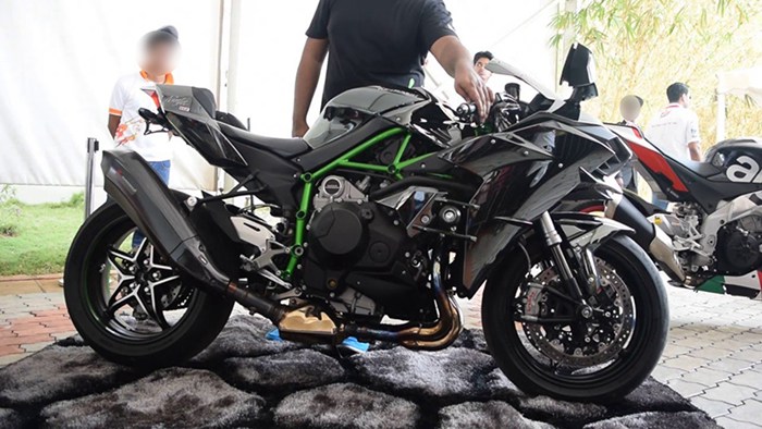 what's inside a motorcycle exhaust